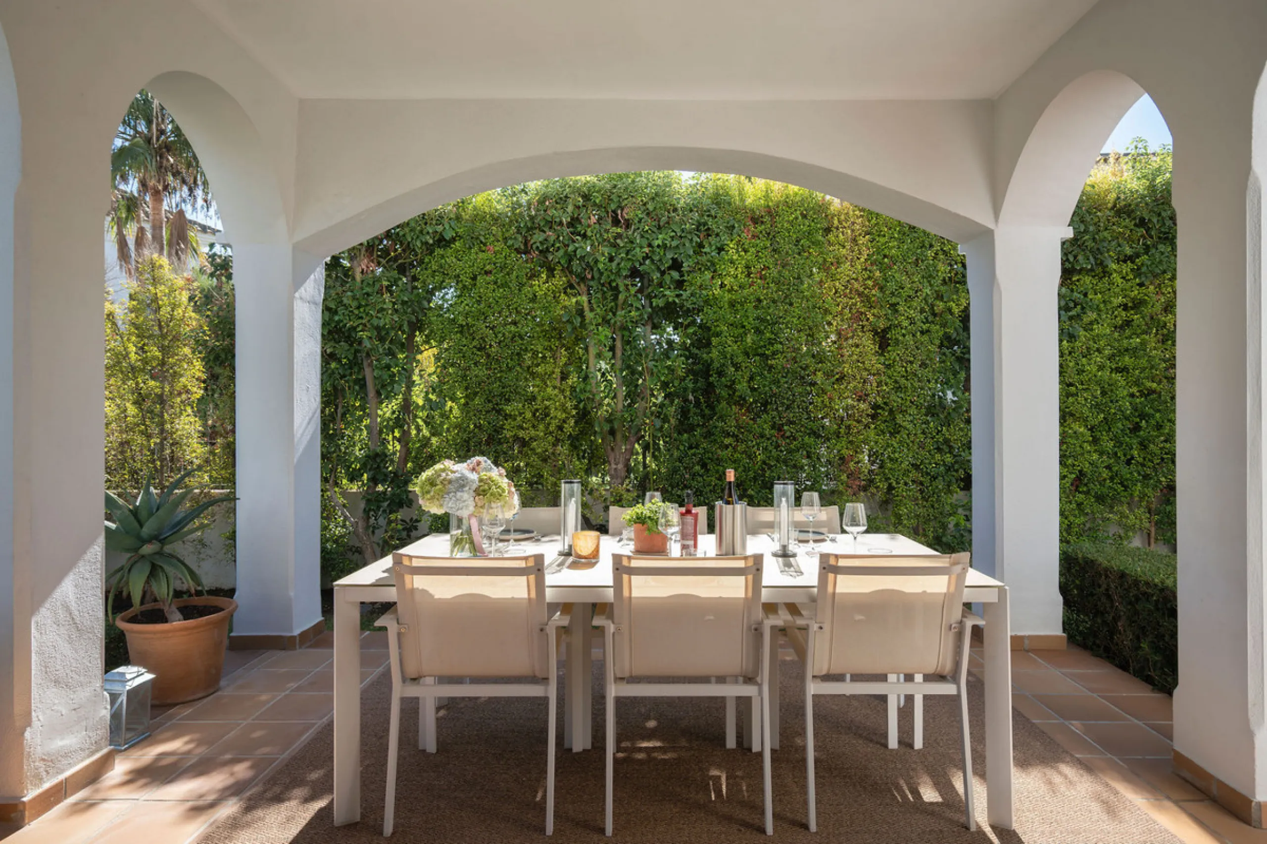 House - Detached Villa в продаже в Estepona, Málaga. В доме 4 спален и 5 ванных комнат. Площадь дома 293 м². Площадь участка 504 м²