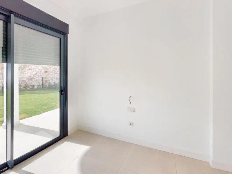 Apartment - Ground Floor Apartment в продаже в Fuengirola, Málaga. В доме 2 спален и 2 ванных комнат. Площадь дома 190 м². Площадь участка 98 м²