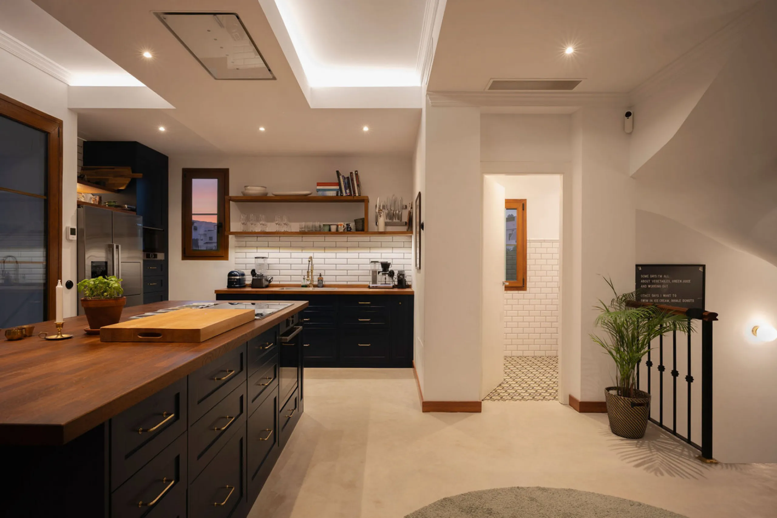 House - Detached Villa в продаже в Estepona, Málaga. В доме 4 спален и 5 ванных комнат. Площадь дома 293 м². Площадь участка 504 м²