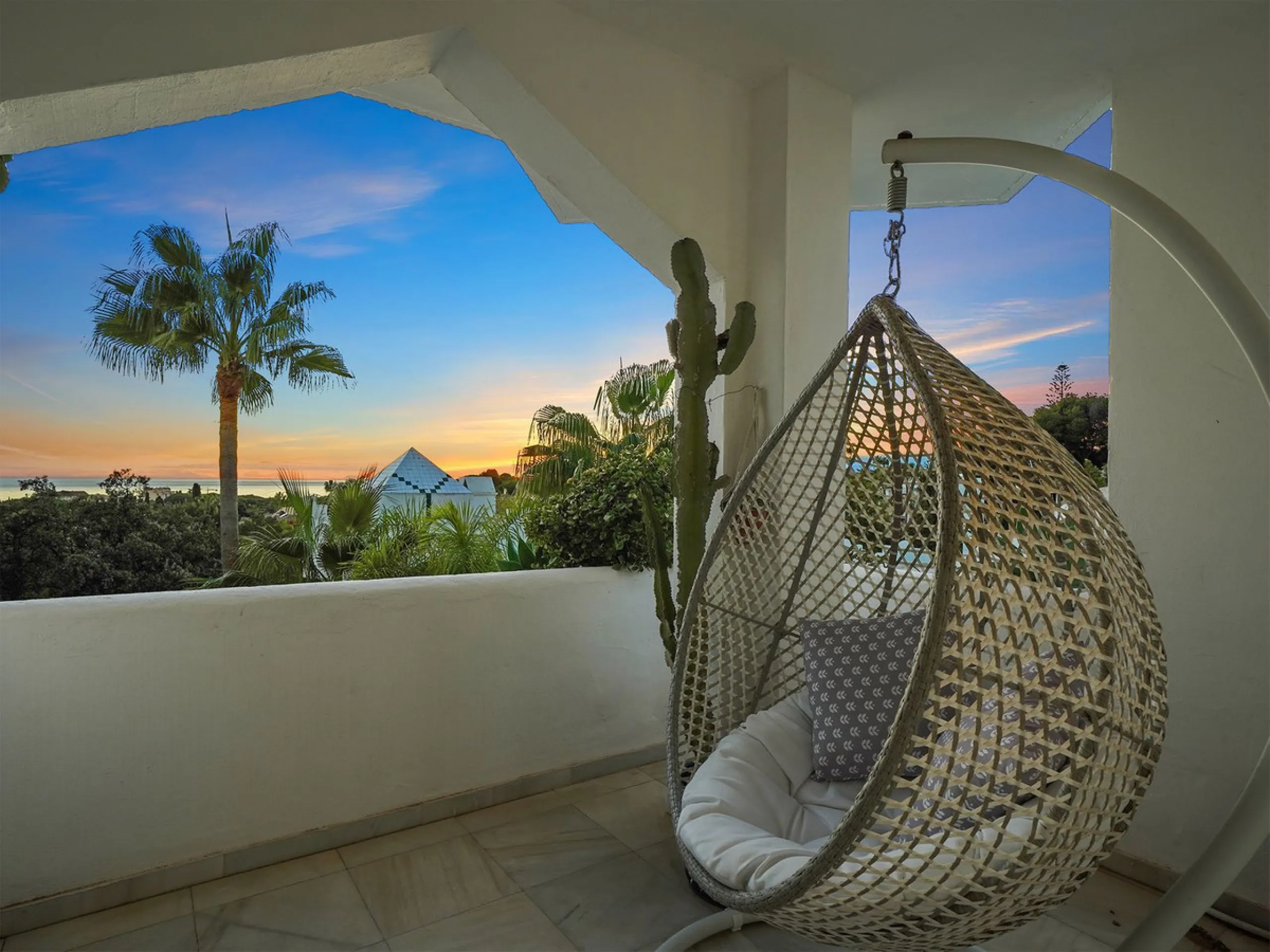 Apartment - Penthouse Duplex в продаже в Marbella, Málaga. В доме 2 спален и 2 ванных комнат. Площадь дома 180 м²
