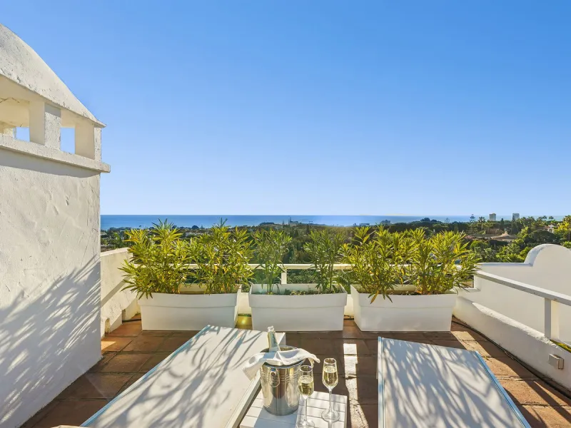 Apartment - Penthouse Duplex в продаже в Marbella, Málaga. В доме 2 спален и 2 ванных комнат. Площадь дома 180 м²
