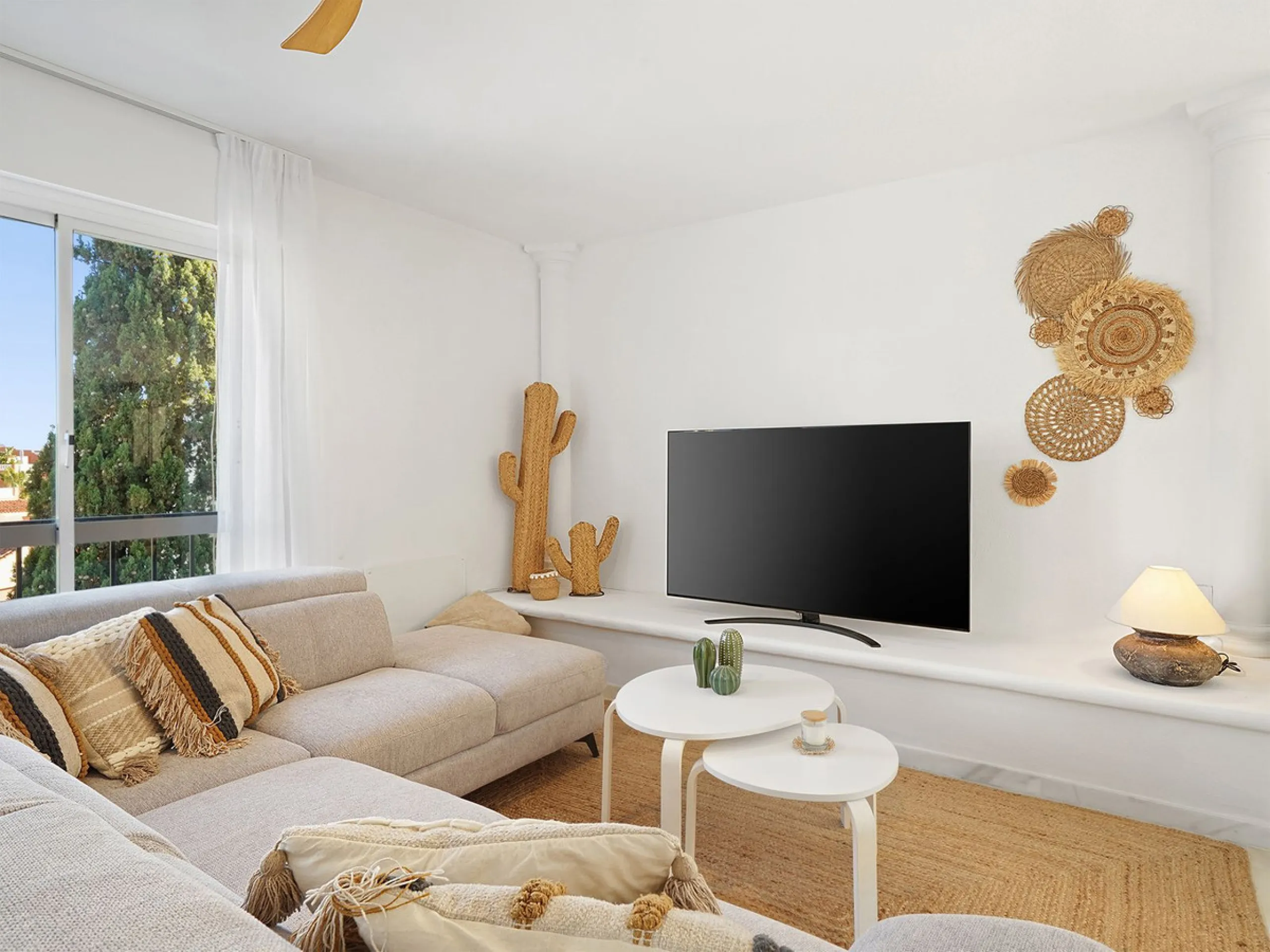 Apartment - Penthouse Duplex в продаже в Marbella, Málaga. В доме 2 спален и 2 ванных комнат. Площадь дома 180 м²