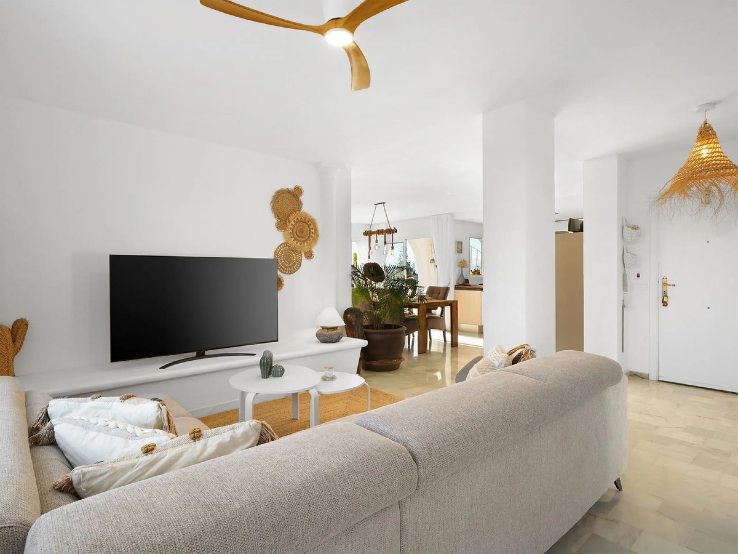Apartment - Penthouse Duplex в продаже в Marbella, Málaga. В доме 2 спален и 2 ванных комнат. Площадь дома 180 м²