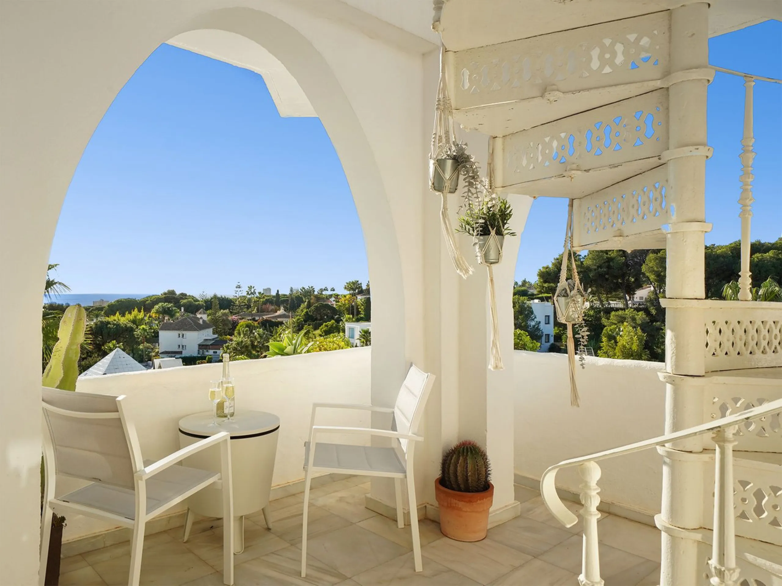 Apartment - Penthouse Duplex в продаже в Marbella, Málaga. В доме 2 спален и 2 ванных комнат. Площадь дома 180 м²
