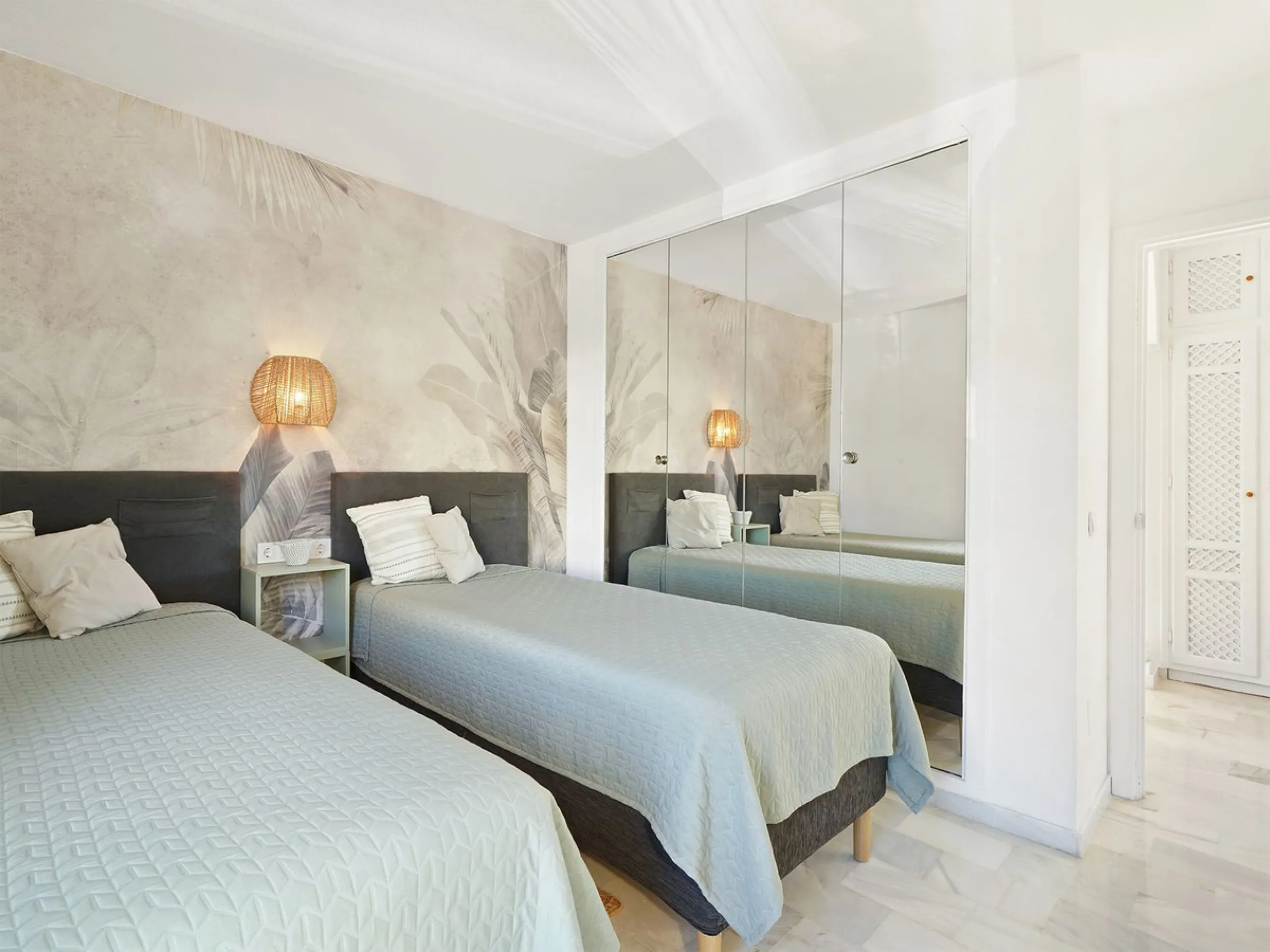 Apartment - Penthouse Duplex в продаже в Marbella, Málaga. В доме 2 спален и 2 ванных комнат. Площадь дома 180 м²