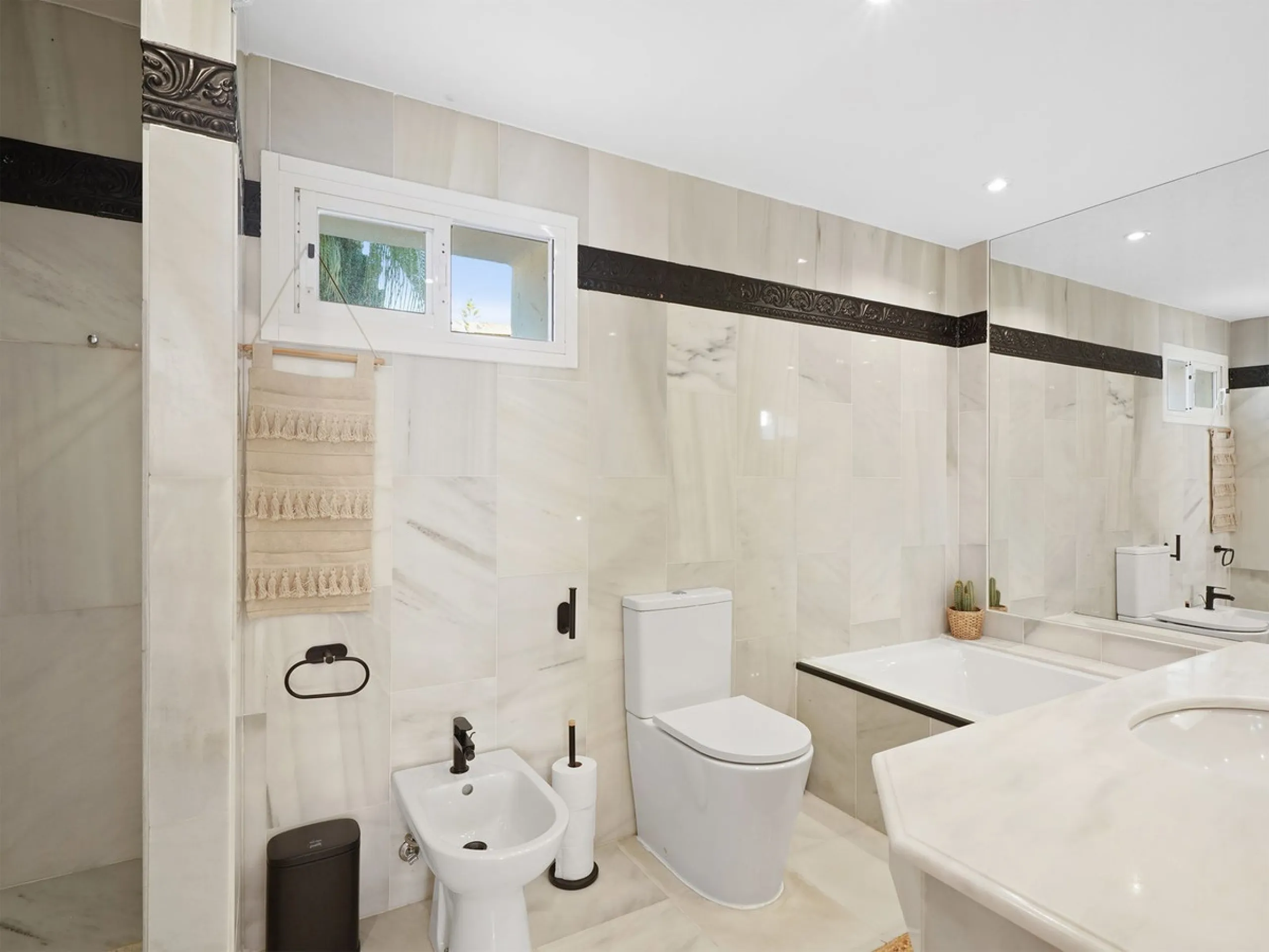 Apartment - Penthouse Duplex в продаже в Marbella, Málaga. В доме 2 спален и 2 ванных комнат. Площадь дома 180 м²