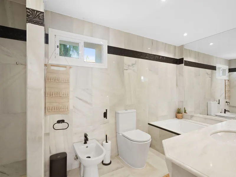 Apartment - Penthouse Duplex в продаже в Marbella, Málaga. В доме 2 спален и 2 ванных комнат. Площадь дома 180 м²