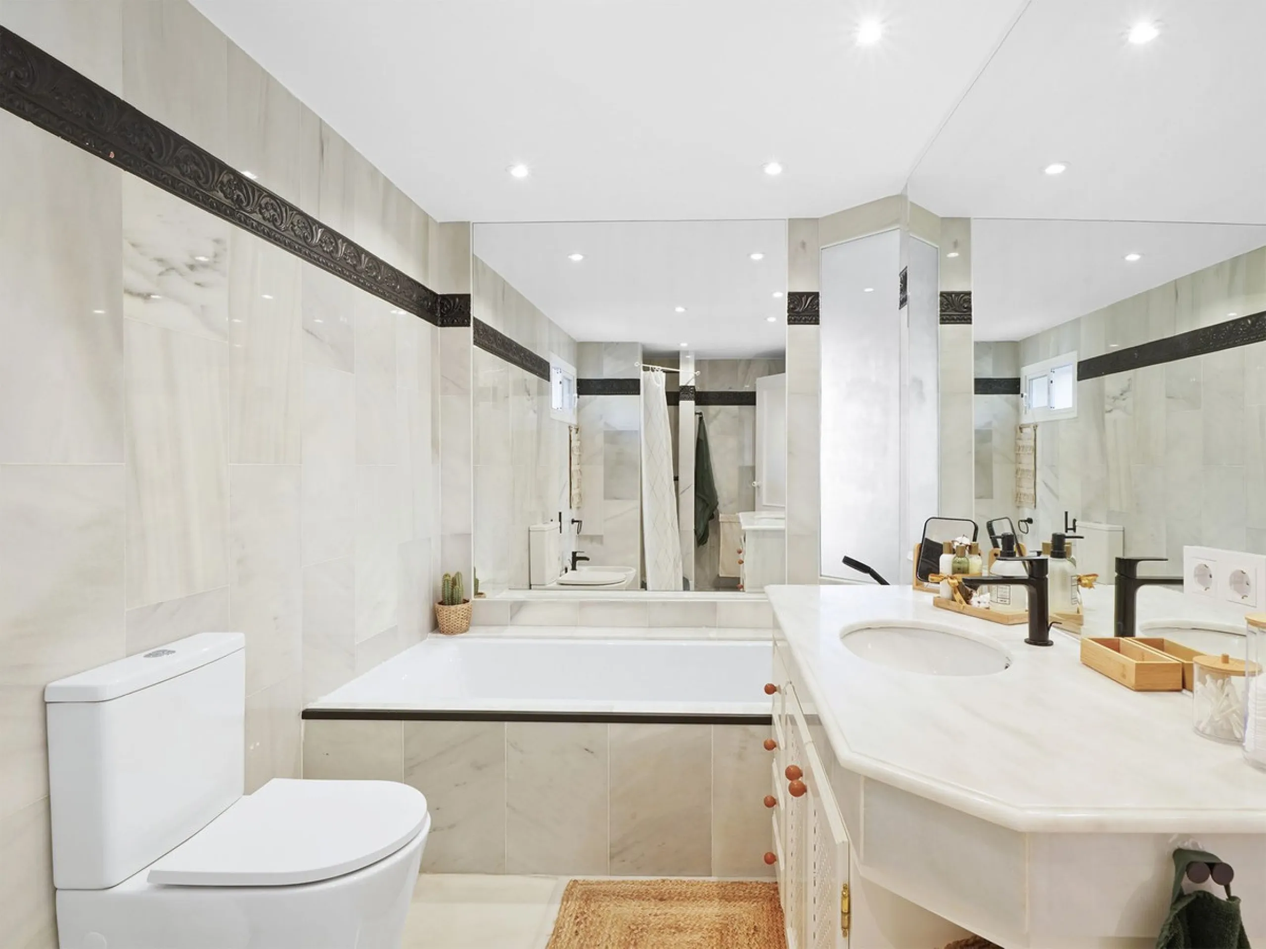 Apartment - Penthouse Duplex в продаже в Marbella, Málaga. В доме 2 спален и 2 ванных комнат. Площадь дома 180 м²