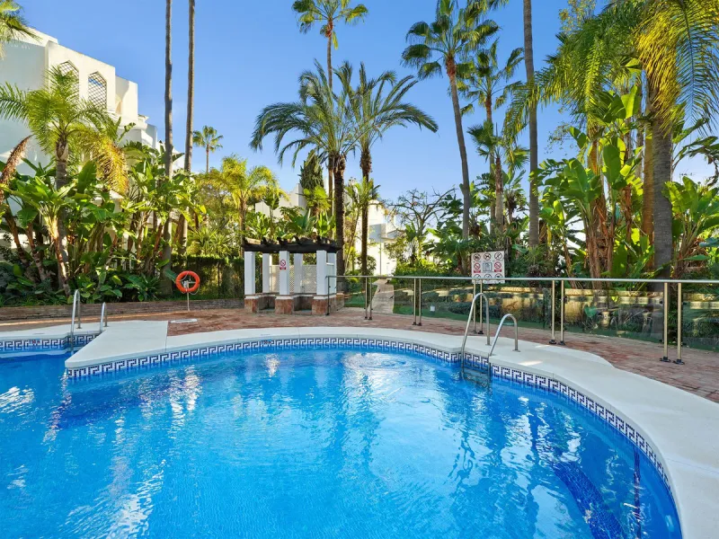 Apartment - Penthouse Duplex в продаже в Marbella, Málaga. В доме 2 спален и 2 ванных комнат. Площадь дома 180 м²