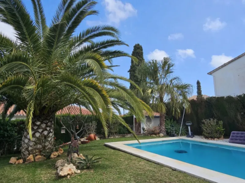Completely renovated single-story villa in Los Manantiales, Alhaurín de la Torre.