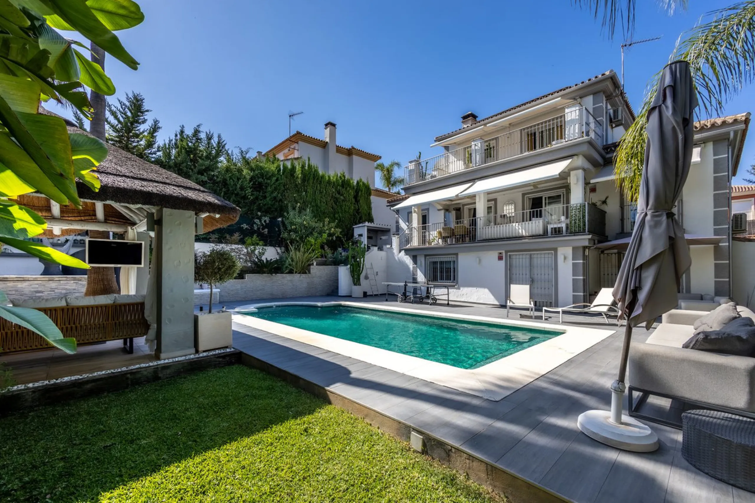 STUNNING SIX BEDROOM FULLY REFORMED AND UPGRADED VILLA.