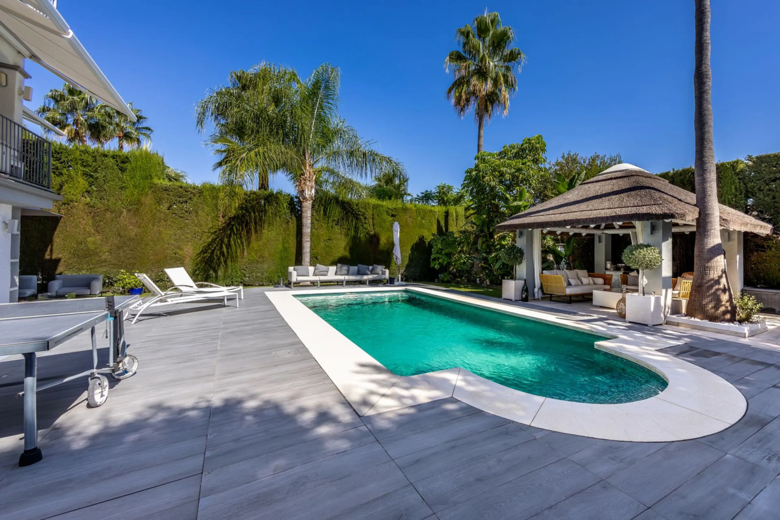 STUNNING SIX BEDROOM FULLY REFORMED AND UPGRADED VILLA.