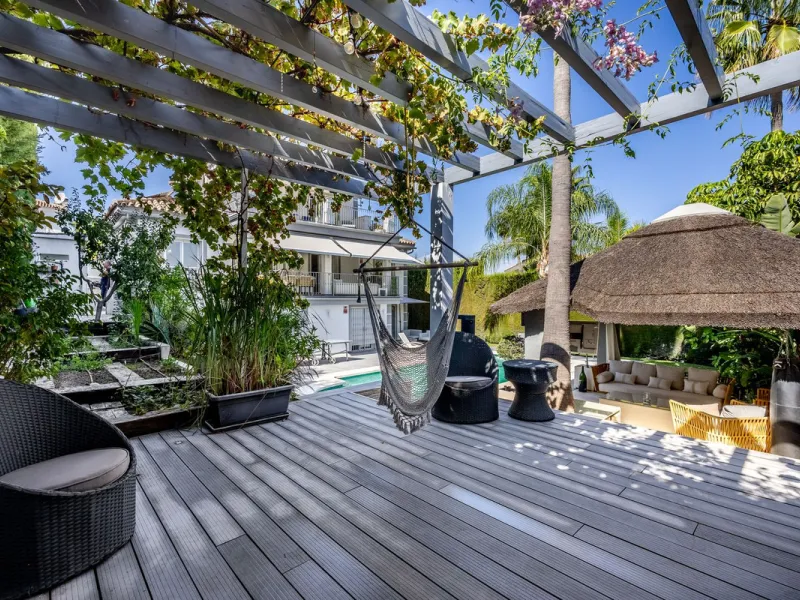 STUNNING SIX BEDROOM FULLY REFORMED AND UPGRADED VILLA.