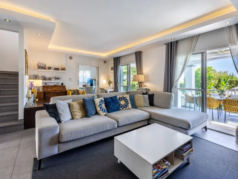 STUNNING SIX BEDROOM FULLY REFORMED AND UPGRADED VILLA.