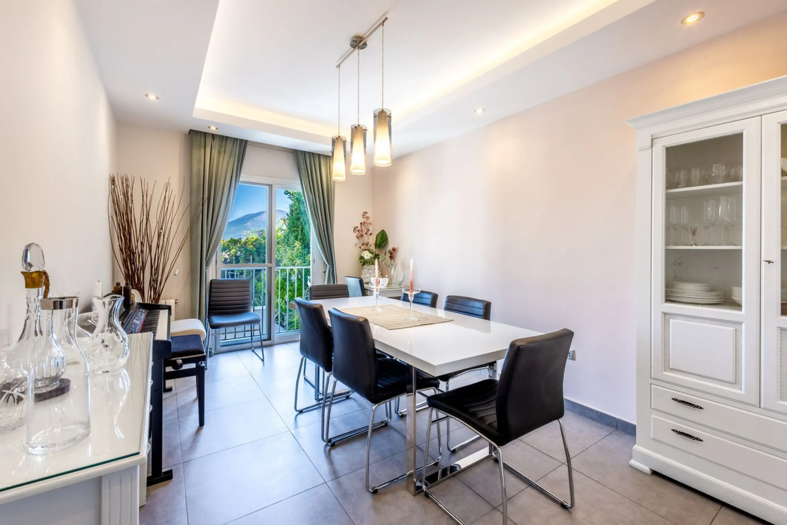 STUNNING SIX BEDROOM FULLY REFORMED AND UPGRADED VILLA.