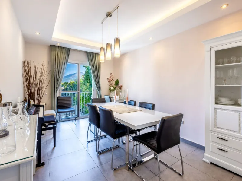 STUNNING SIX BEDROOM FULLY REFORMED AND UPGRADED VILLA.