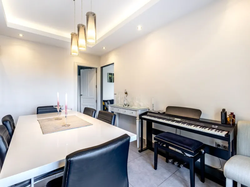 STUNNING SIX BEDROOM FULLY REFORMED AND UPGRADED VILLA.