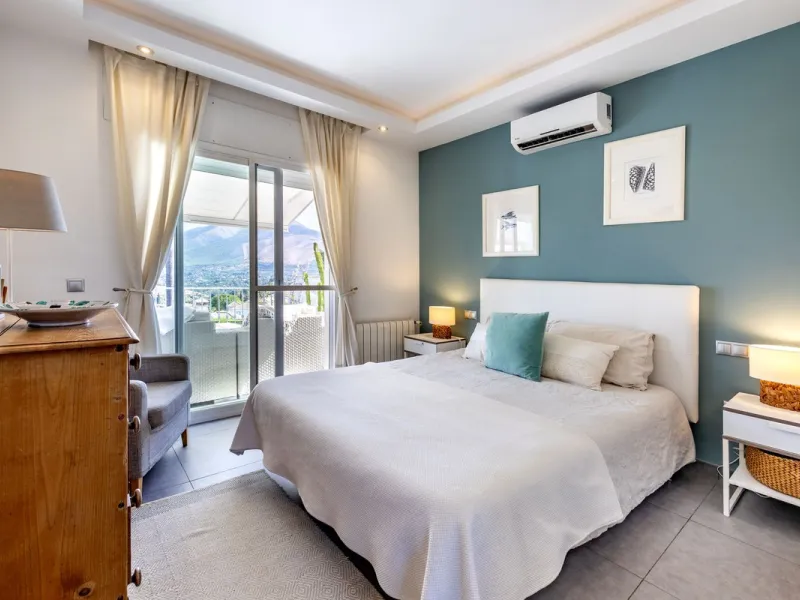 STUNNING SIX BEDROOM FULLY REFORMED AND UPGRADED VILLA.