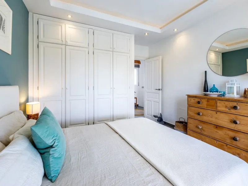 STUNNING SIX BEDROOM FULLY REFORMED AND UPGRADED VILLA.