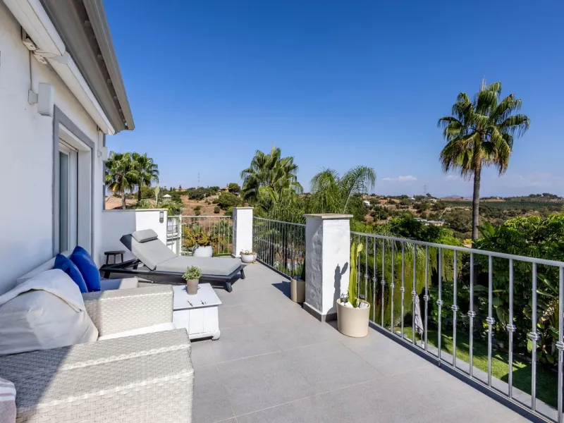STUNNING SIX BEDROOM FULLY REFORMED AND UPGRADED VILLA.