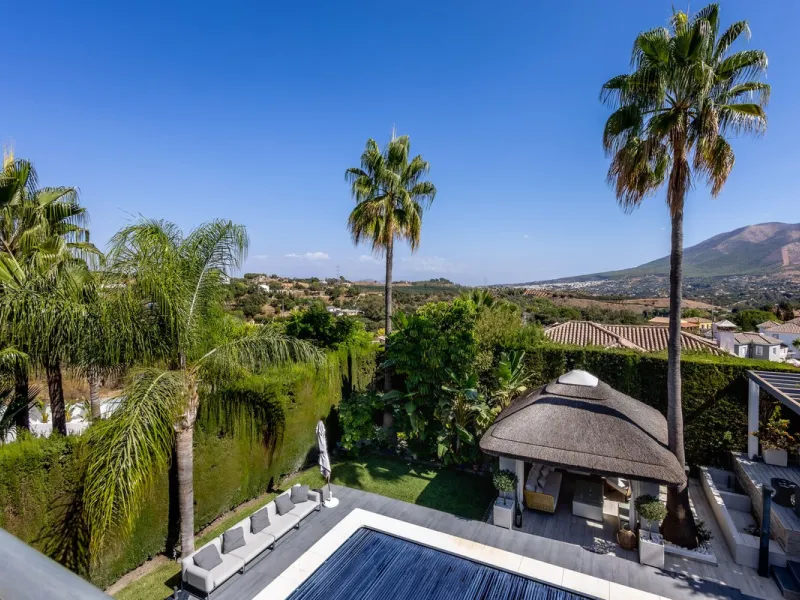 STUNNING SIX BEDROOM FULLY REFORMED AND UPGRADED VILLA.