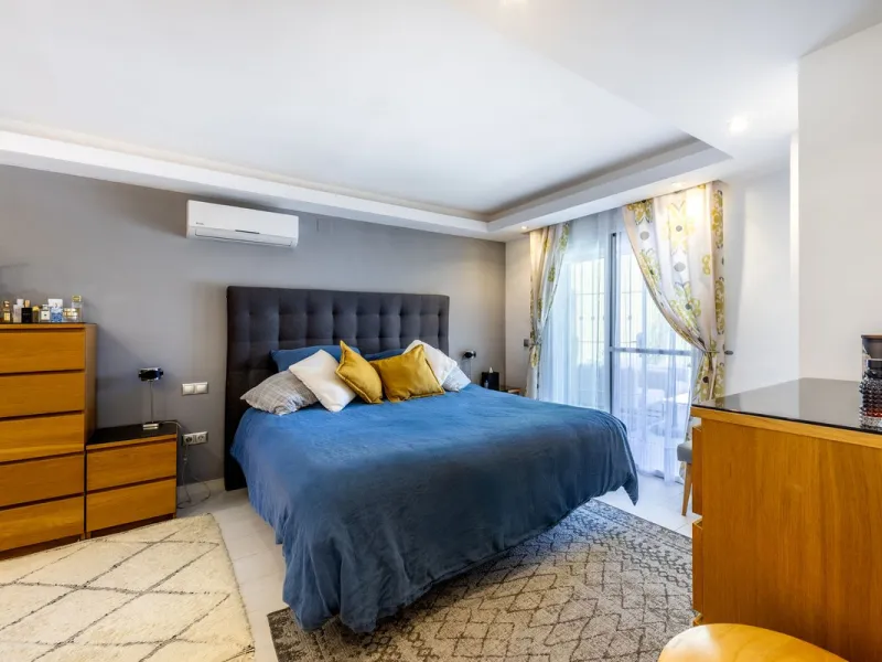 STUNNING SIX BEDROOM FULLY REFORMED AND UPGRADED VILLA.