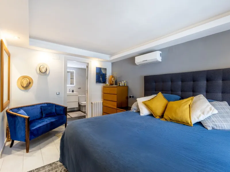 STUNNING SIX BEDROOM FULLY REFORMED AND UPGRADED VILLA.
