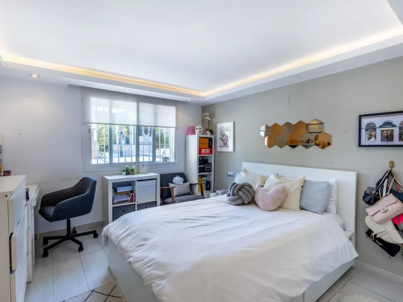 STUNNING SIX BEDROOM FULLY REFORMED AND UPGRADED VILLA.