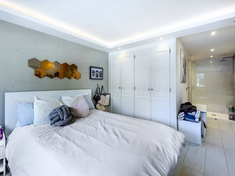 STUNNING SIX BEDROOM FULLY REFORMED AND UPGRADED VILLA.