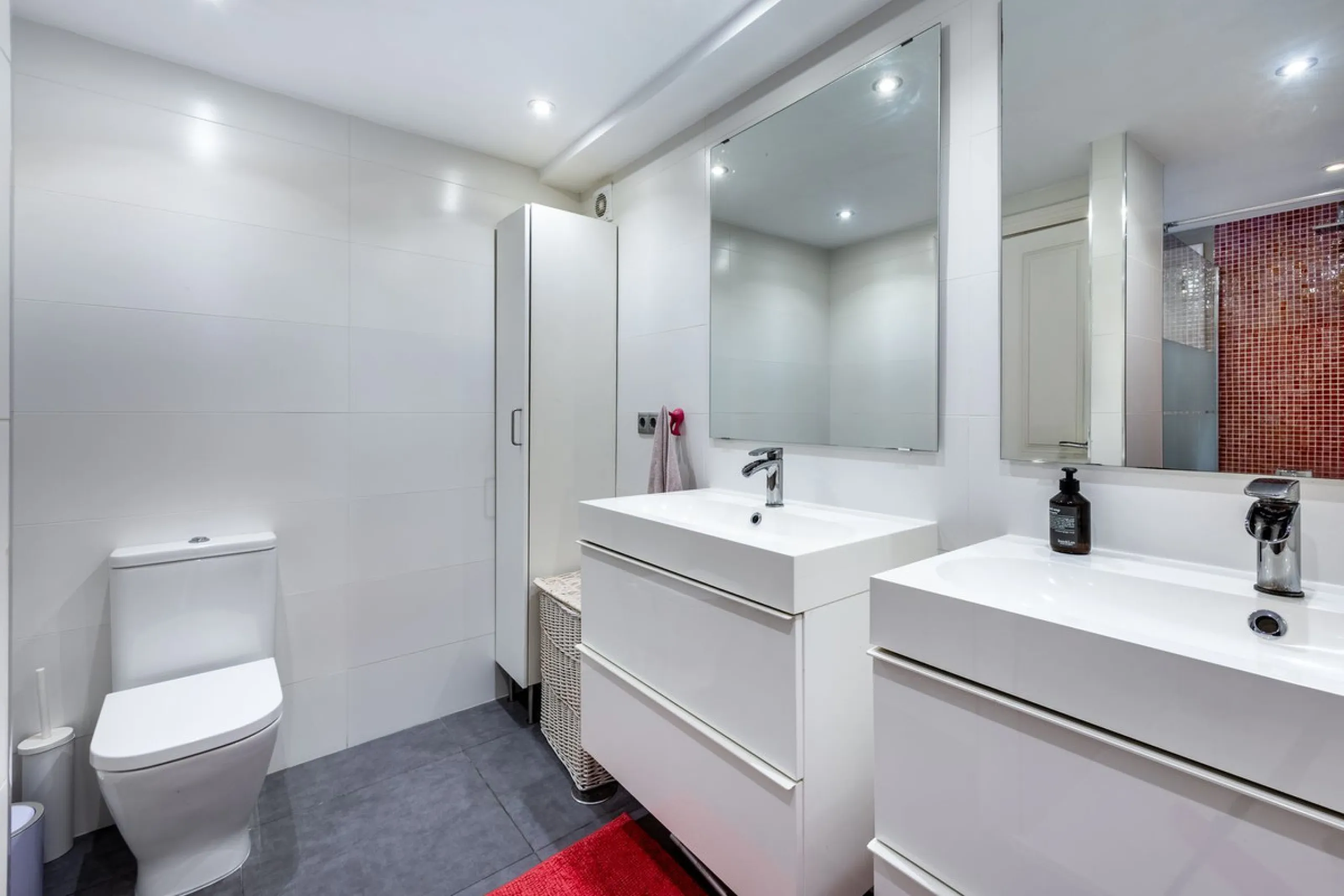 STUNNING SIX BEDROOM FULLY REFORMED AND UPGRADED VILLA.