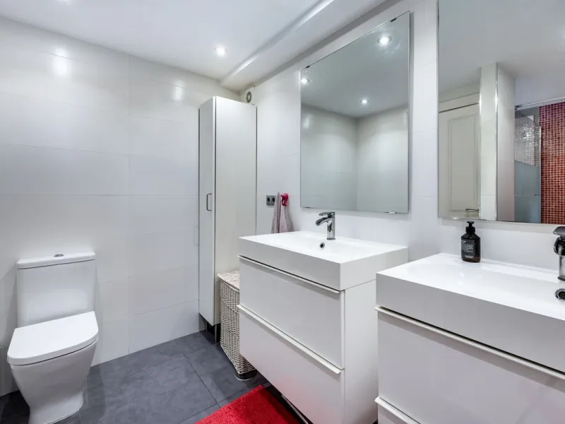 STUNNING SIX BEDROOM FULLY REFORMED AND UPGRADED VILLA.