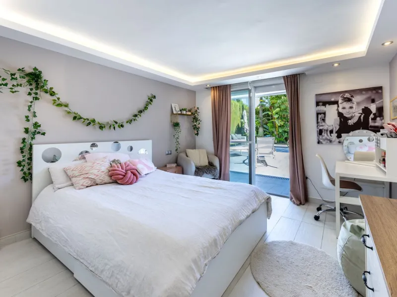STUNNING SIX BEDROOM FULLY REFORMED AND UPGRADED VILLA.
