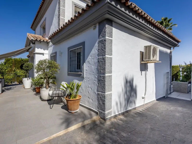 STUNNING SIX BEDROOM FULLY REFORMED AND UPGRADED VILLA.