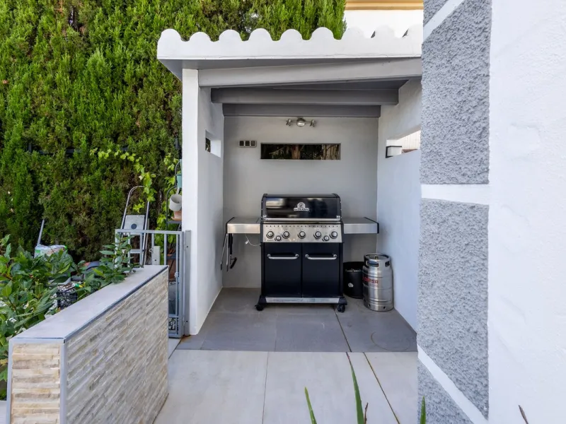 STUNNING SIX BEDROOM FULLY REFORMED AND UPGRADED VILLA.