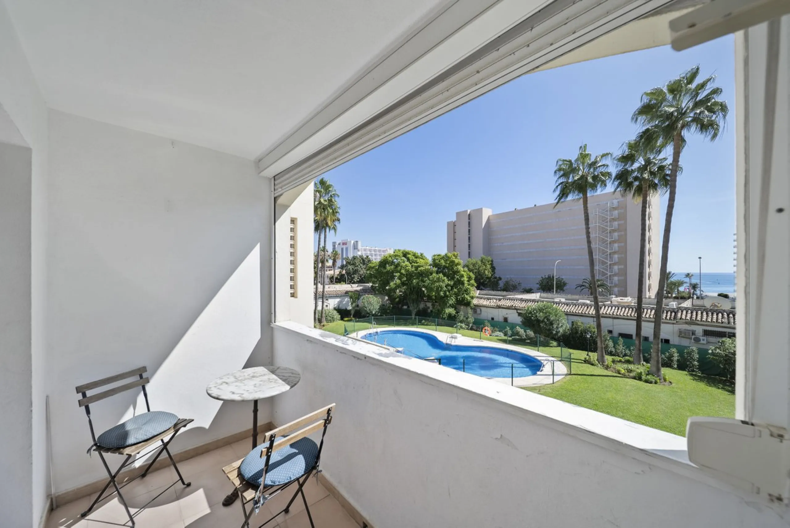 Modern 1-Bedroom Apartment with Stunning Sea, Pool & Garden Views – Montemar
