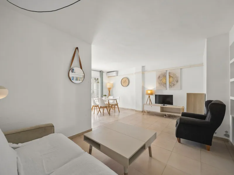 Modern 1-Bedroom Apartment with Stunning Sea, Pool & Garden Views – Montemar