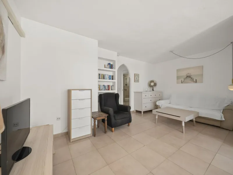 Modern 1-Bedroom Apartment with Stunning Sea, Pool & Garden Views – Montemar