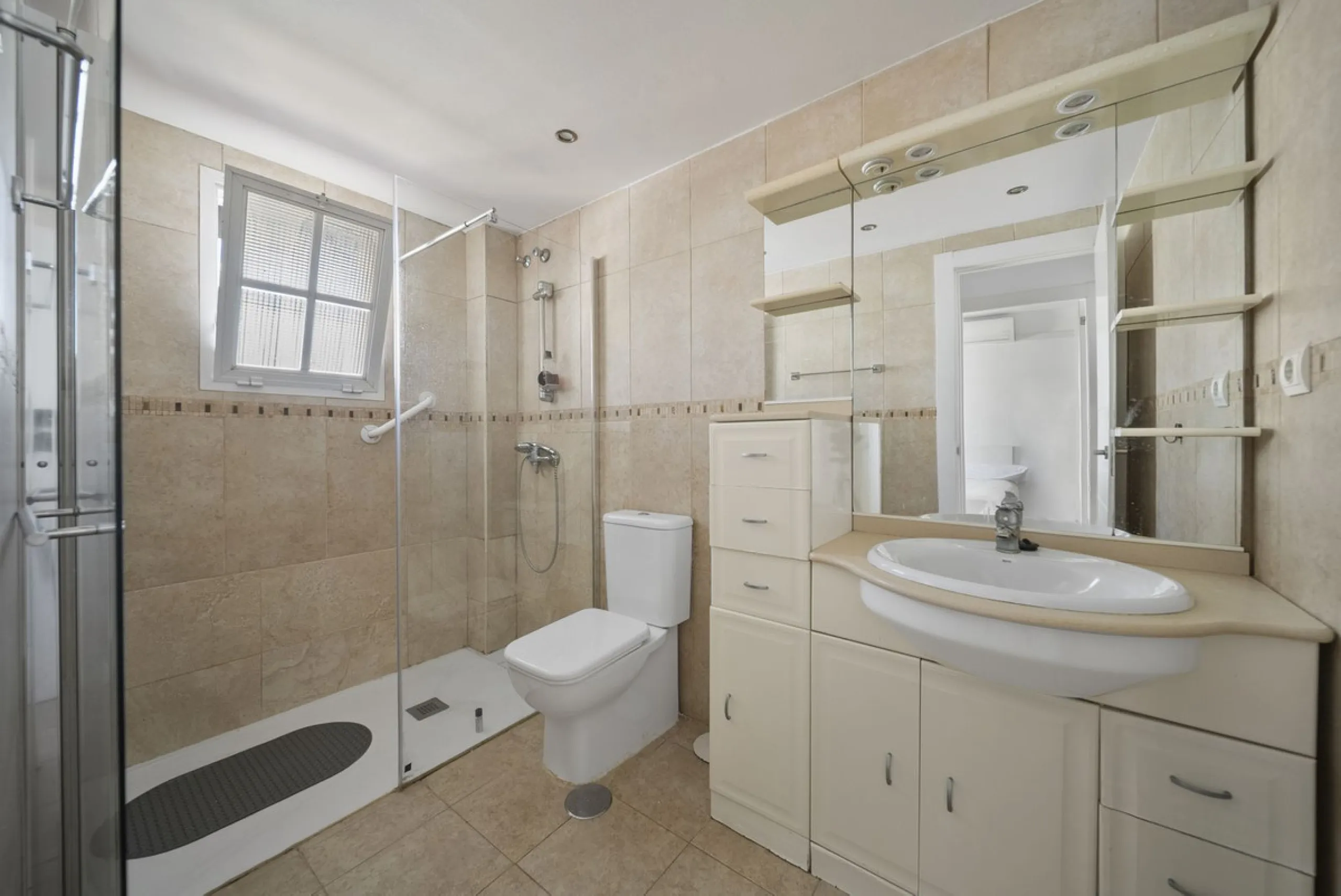 Modern 1-Bedroom Apartment with Stunning Sea, Pool & Garden Views – Montemar