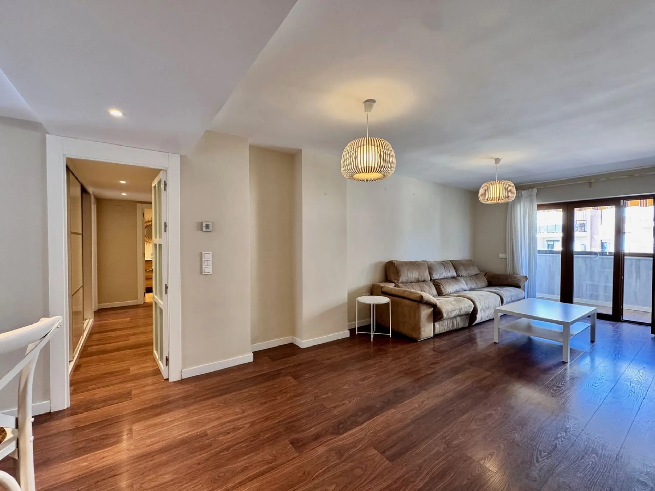 Spacious and beautifully completely renovated Apartment for Sale Next to the Clínico Hospital – Quiet Area with Excellent Connections