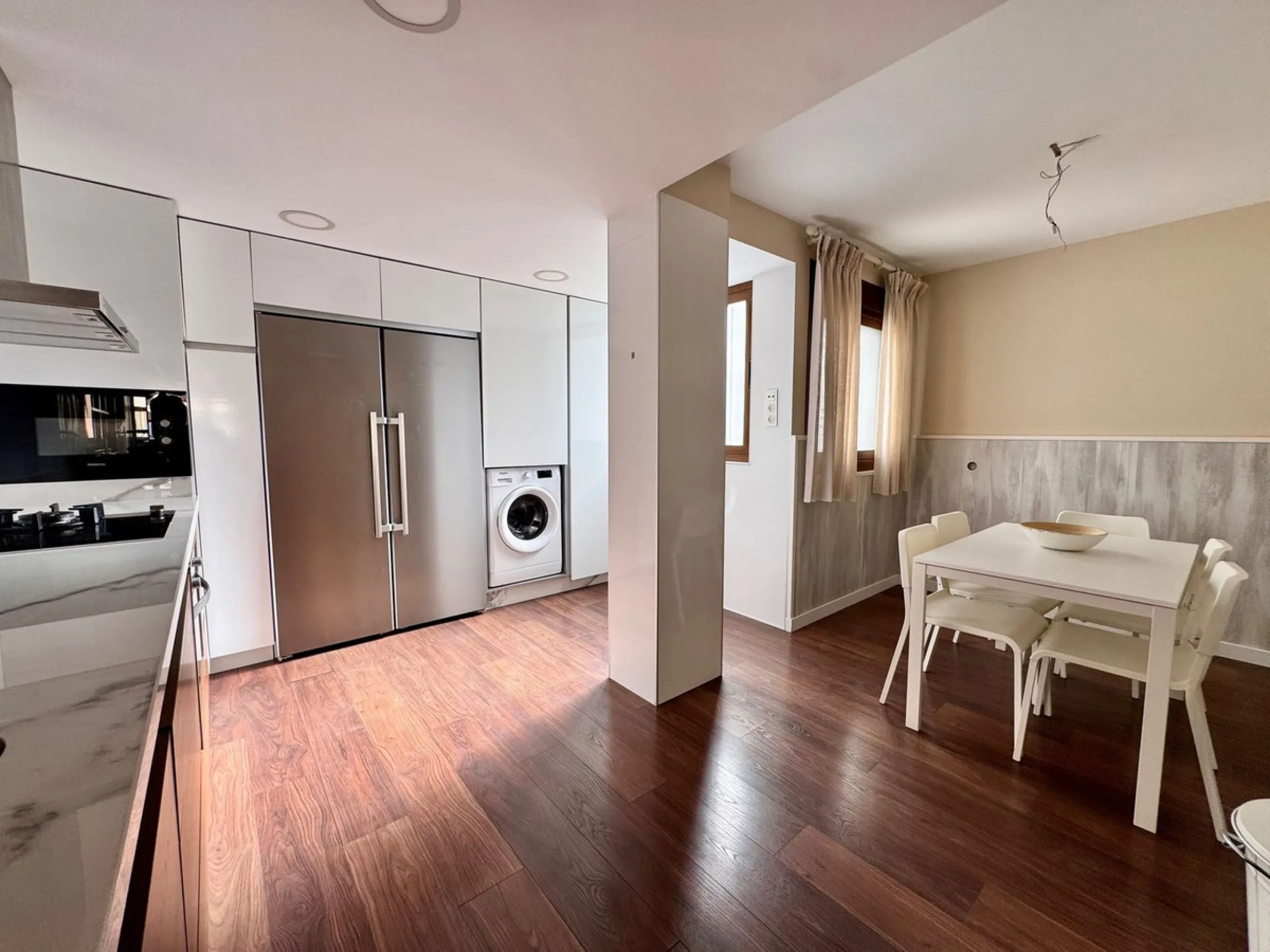 Spacious and beautifully completely renovated Apartment for Sale Next to the Clínico Hospital – Quiet Area with Excellent Connections