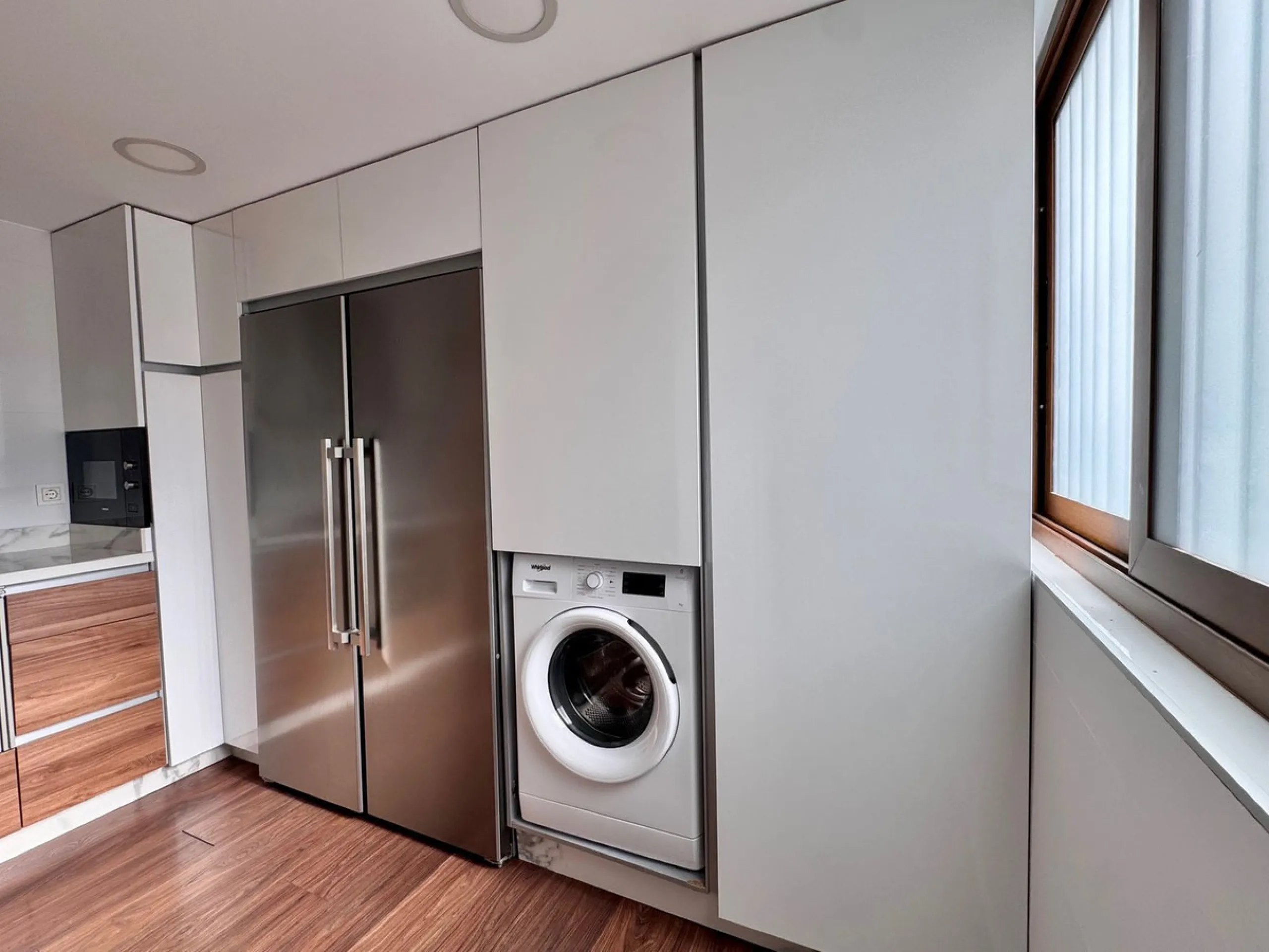 Spacious and beautifully completely renovated Apartment for Sale Next to the Clínico Hospital – Quiet Area with Excellent Connections