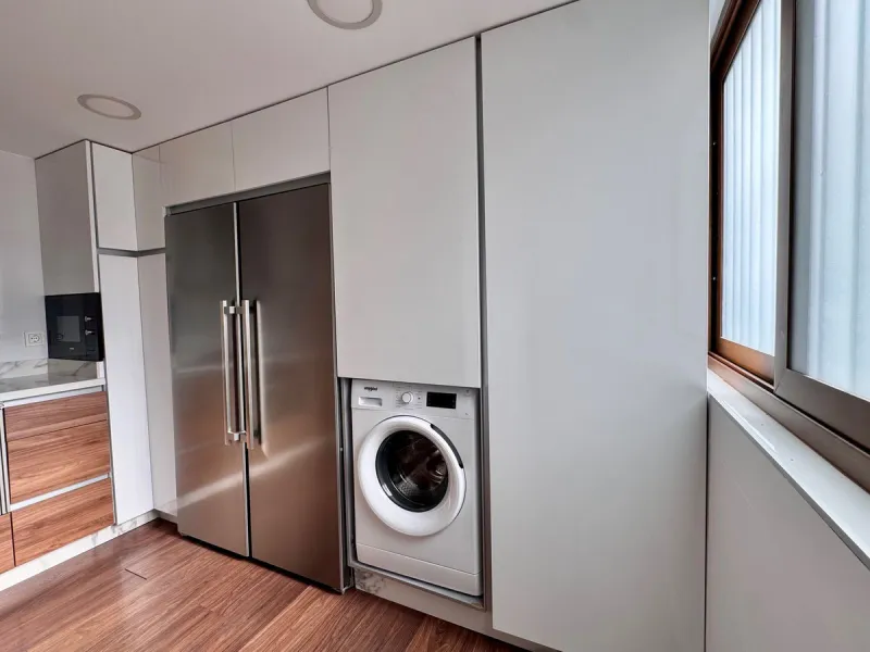 Spacious and beautifully completely renovated Apartment for Sale Next to the Clínico Hospital – Quiet Area with Excellent Connections