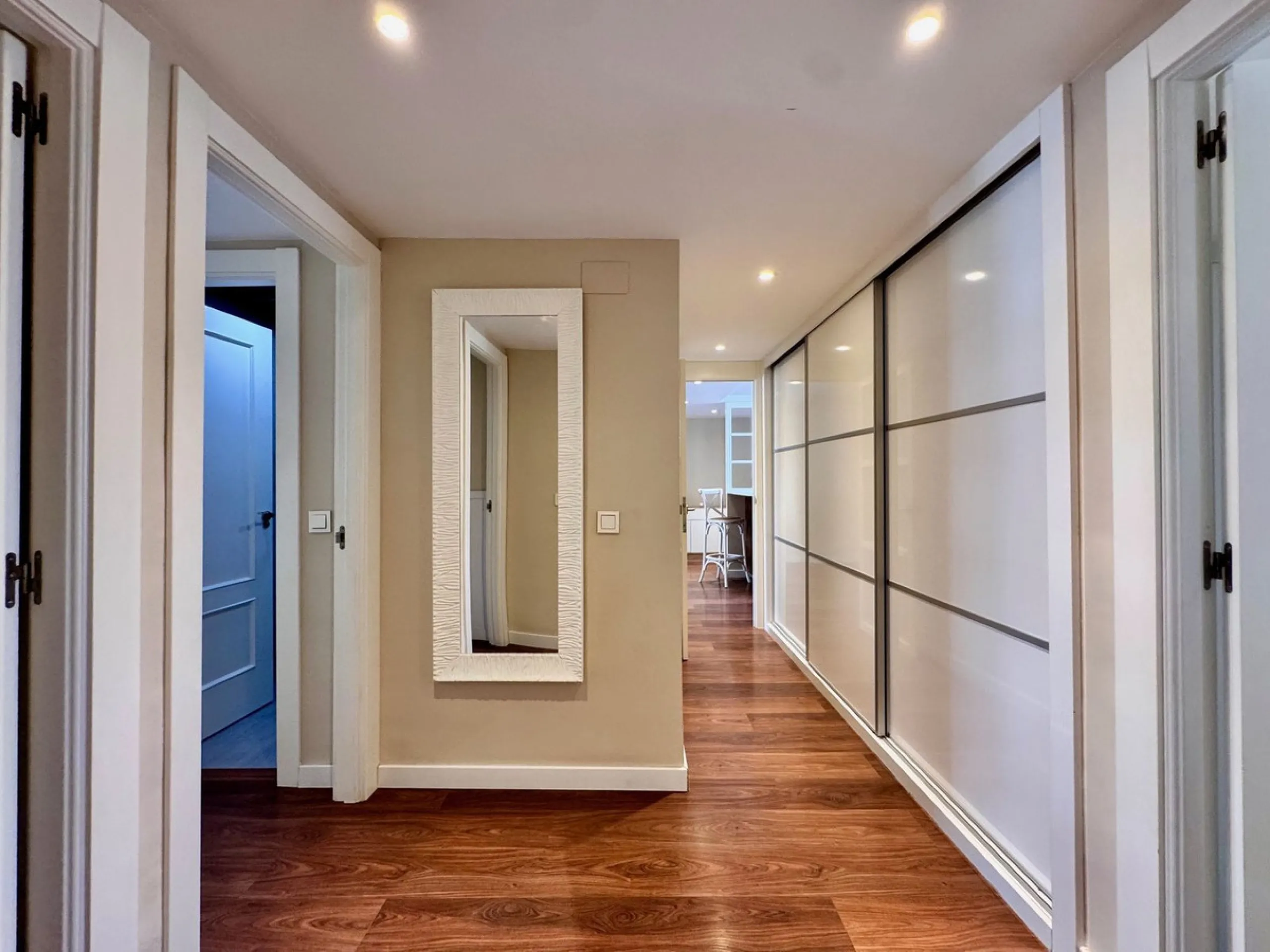Spacious and beautifully completely renovated Apartment for Sale Next to the Clínico Hospital – Quiet Area with Excellent Connections