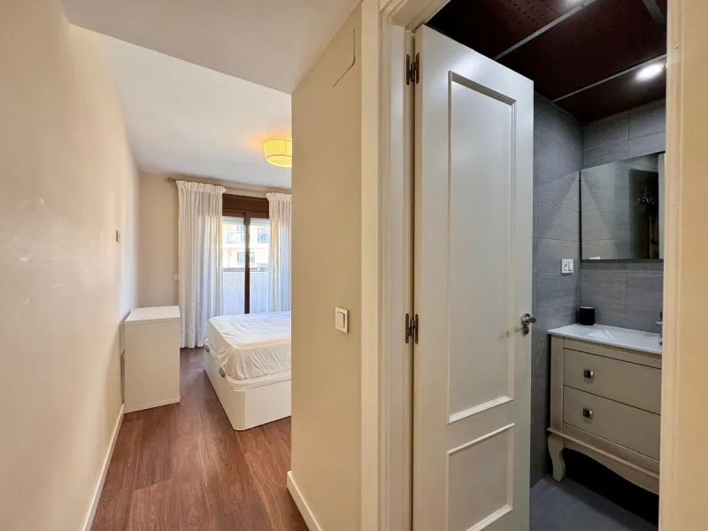 Spacious and beautifully completely renovated Apartment for Sale Next to the Clínico Hospital – Quiet Area with Excellent Connections