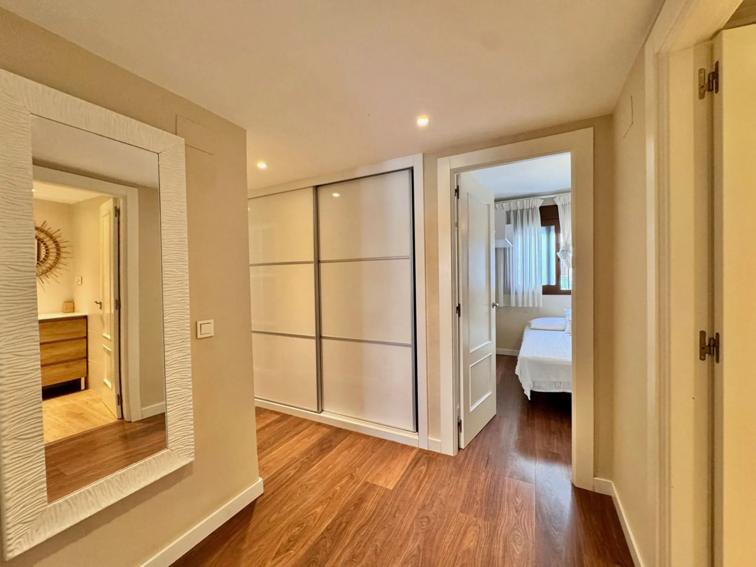 Spacious and beautifully completely renovated Apartment for Sale Next to the Clínico Hospital – Quiet Area with Excellent Connections
