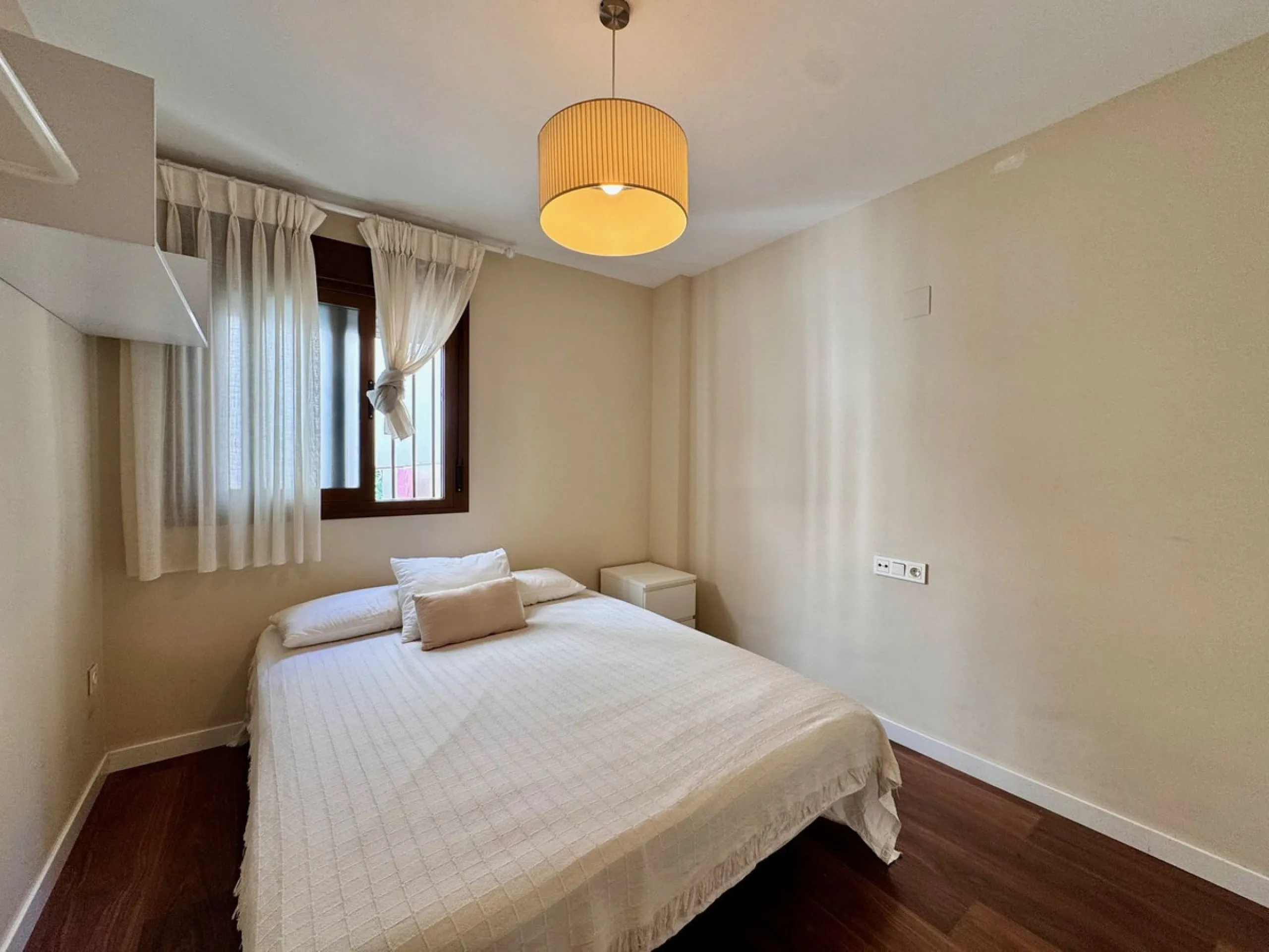 Spacious and beautifully completely renovated Apartment for Sale Next to the Clínico Hospital – Quiet Area with Excellent Connections
