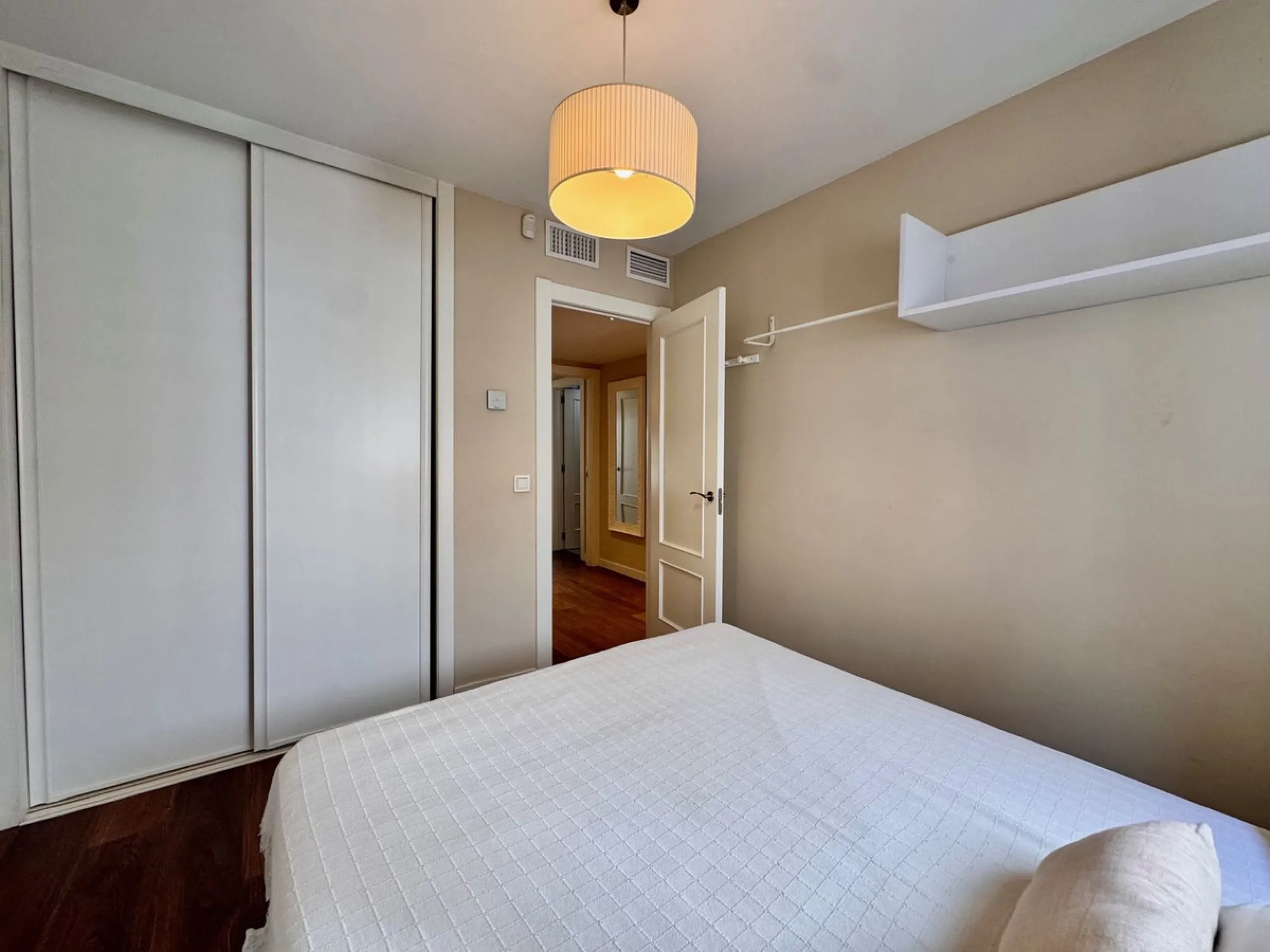 Spacious and beautifully completely renovated Apartment for Sale Next to the Clínico Hospital – Quiet Area with Excellent Connections
