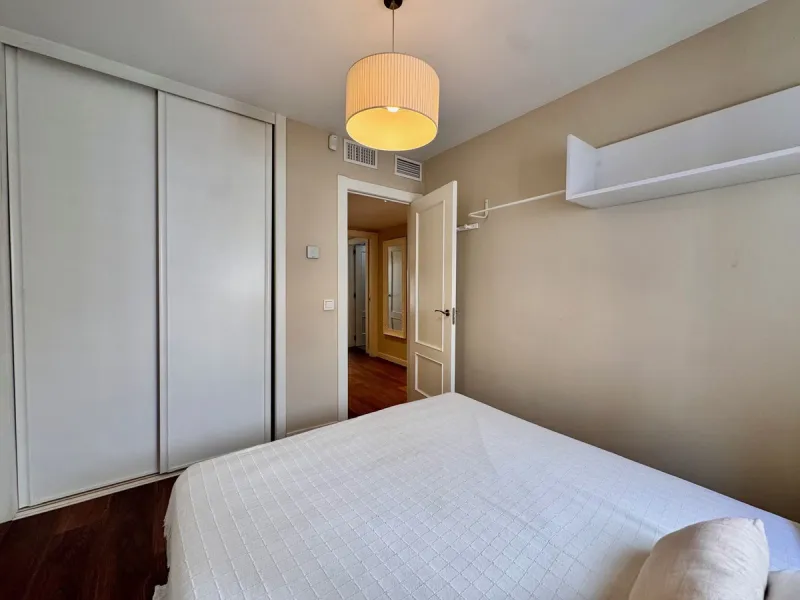 Spacious and beautifully completely renovated Apartment for Sale Next to the Clínico Hospital – Quiet Area with Excellent Connections