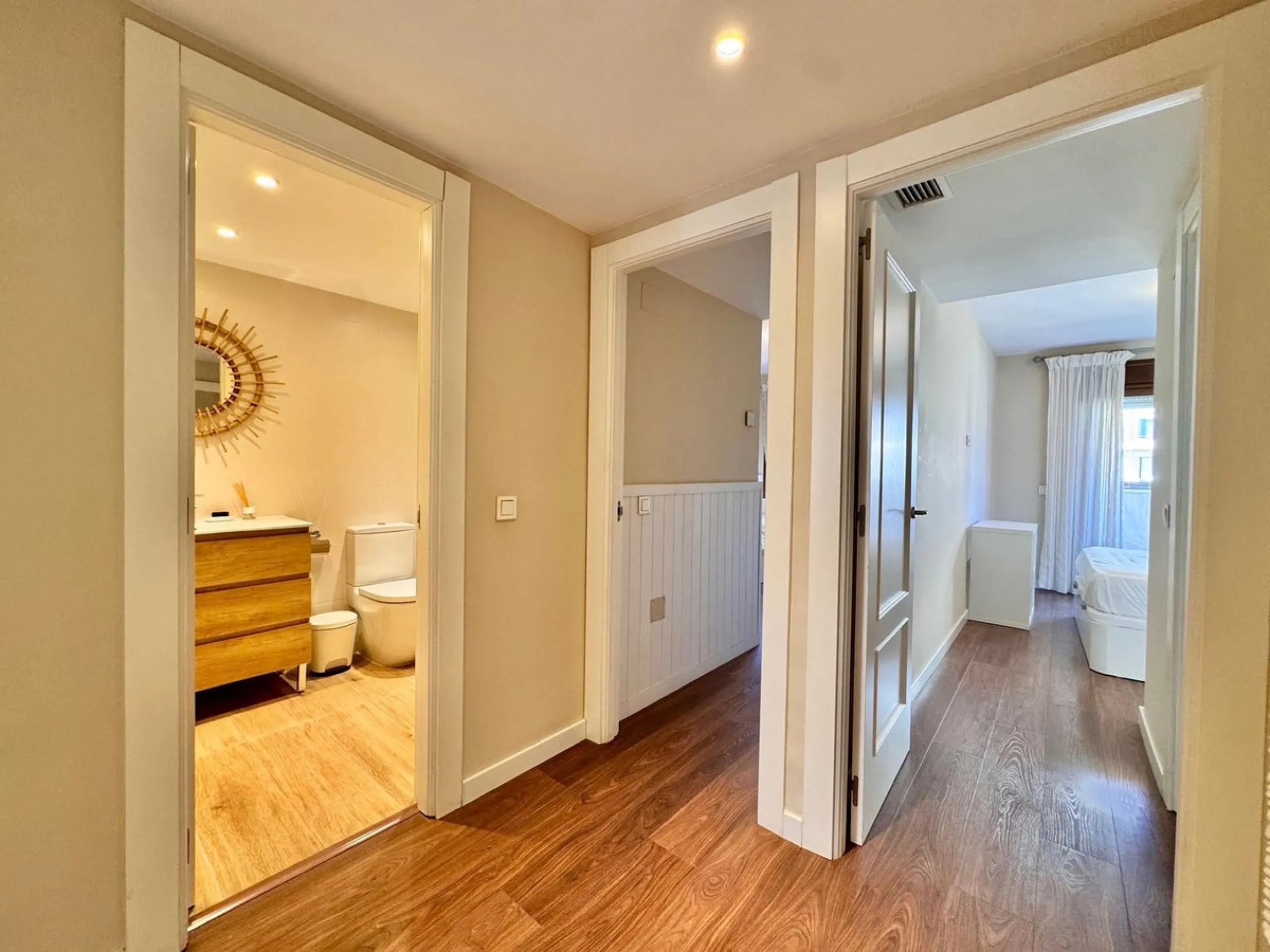 Spacious and beautifully completely renovated Apartment for Sale Next to the Clínico Hospital – Quiet Area with Excellent Connections