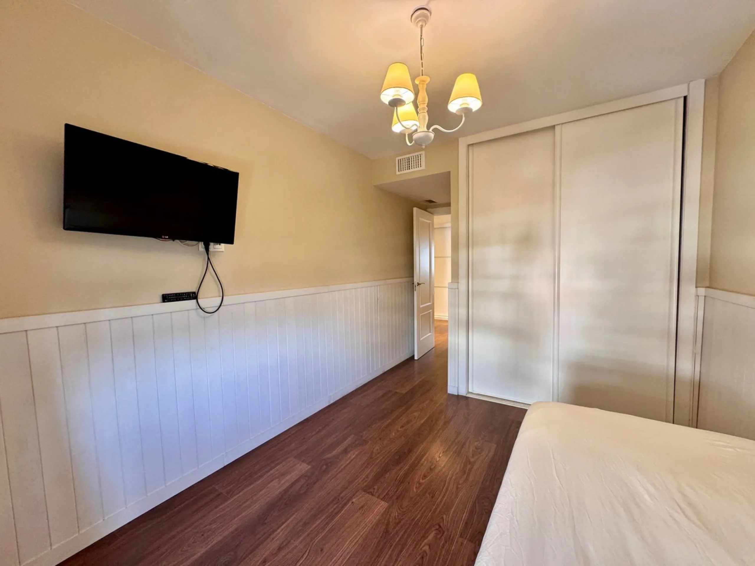Spacious and beautifully completely renovated Apartment for Sale Next to the Clínico Hospital – Quiet Area with Excellent Connections